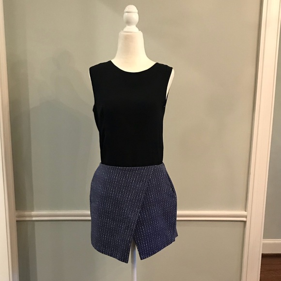 Navy 100% Silk Top size Small with Back Detail - Picture 4 of 4